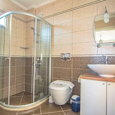 Elena Villa Cedit